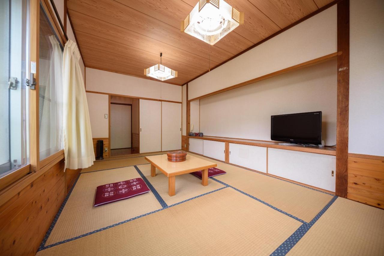 Hotel Minshuku Tsutaya Yufu Esterno foto