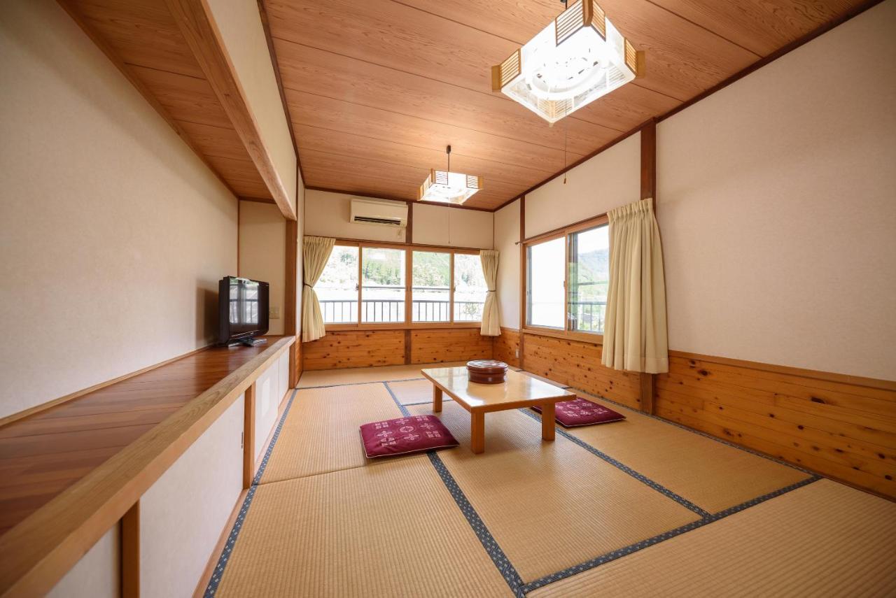 Hotel Minshuku Tsutaya Yufu Esterno foto