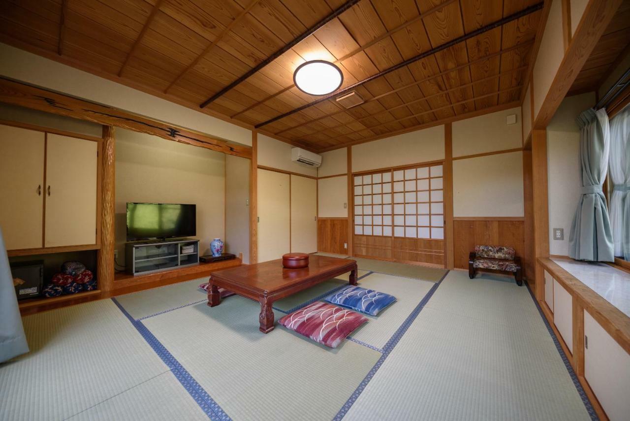 Hotel Minshuku Tsutaya Yufu Esterno foto